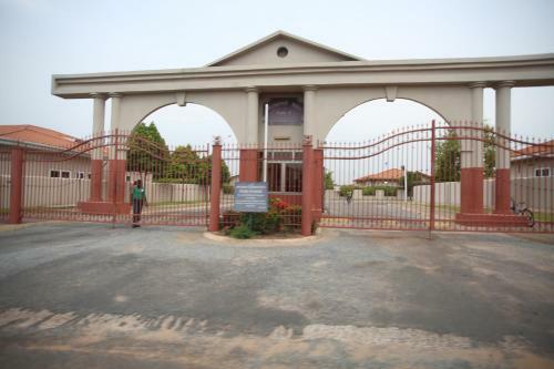 Hostal Akmary Guest House