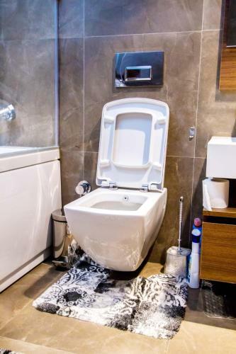 Pls Apartments - Cantonments