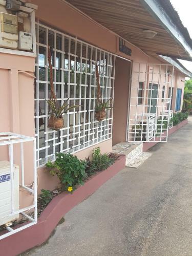 Hostal Nelis Lodge
