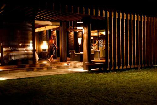 Hotel Vomo Island Resort