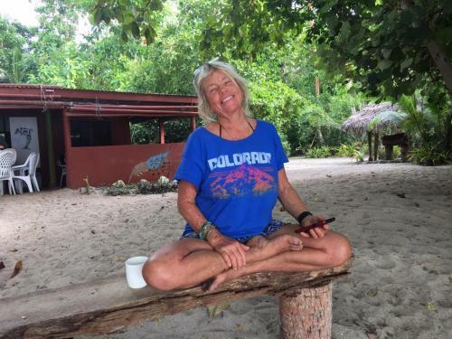 Hostal Dolphin Bay Divers Retreat