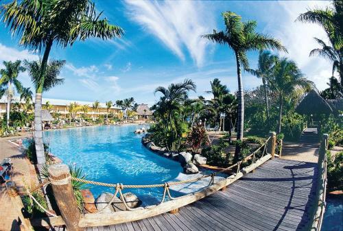 Hotel Outrigger Fiji Beach Resort