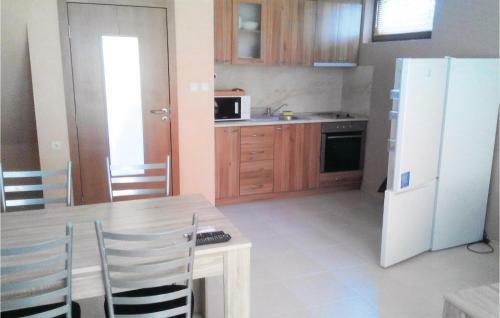 Three-bedroom Holiday Home In Primorsko