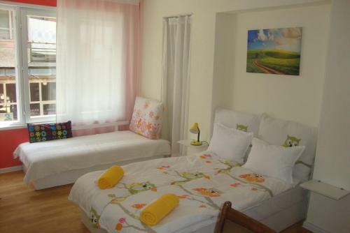 Albergue Guest Rooms Colours