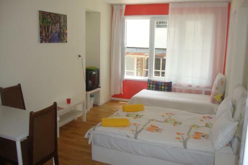 Albergue Guest Rooms Colours