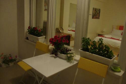 Albergue Guest Rooms Colours