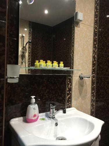 Hostal Elenite Guesthouse