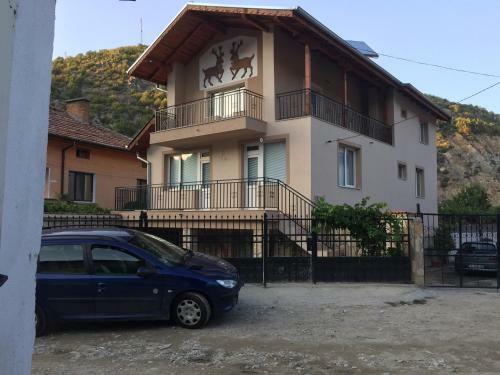 Hostal Elenite Guesthouse