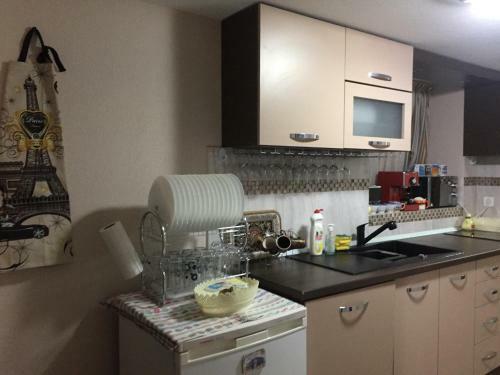 Hostal Elenite Guesthouse