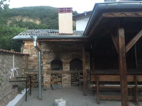 Hostal Elenite Guesthouse