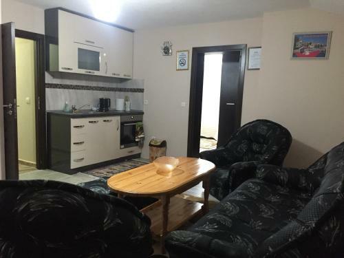Hostal Elenite Guesthouse