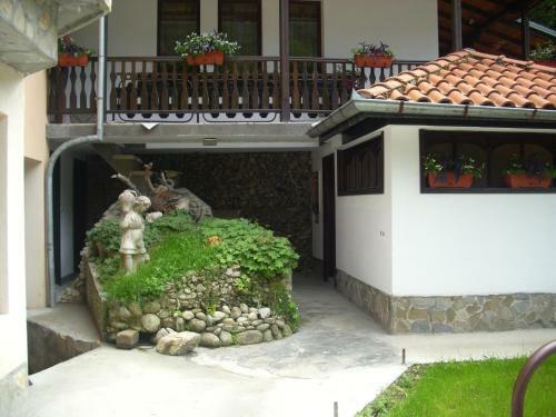 Blyan Family Hotel
