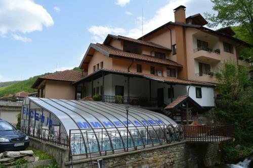 Blyan Family Hotel