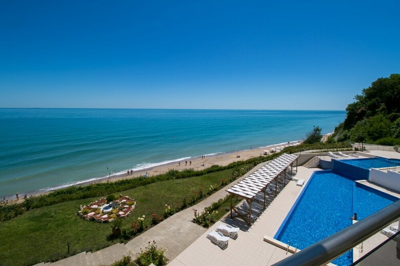 Byala Vista Cliff Apartments