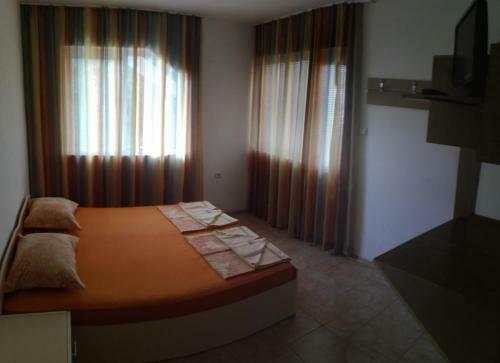 Hostal Eleonor Guest House