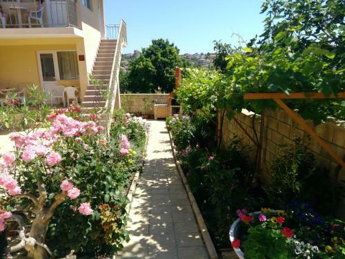 Hostal Eleonor Guest House