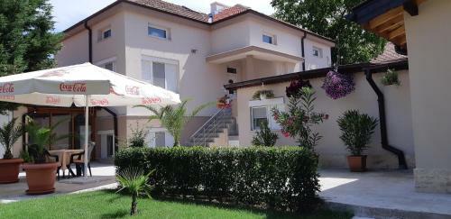 Hostal Villa Ros Guest House