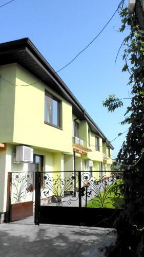Hostal Guesthouse River House