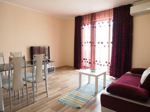 Al Rial Beach Apartments