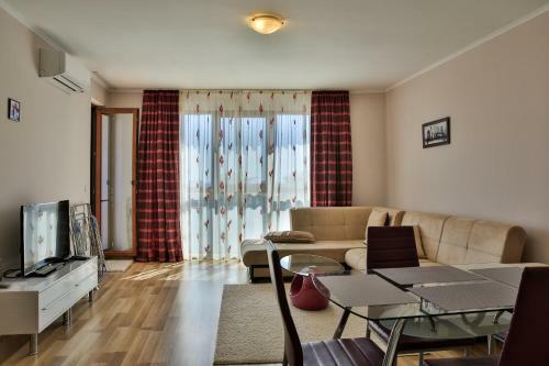 Al Rial Beach Apartments