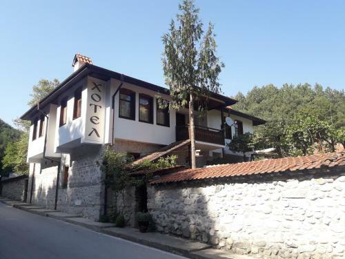 Hotel Rozhenski Han