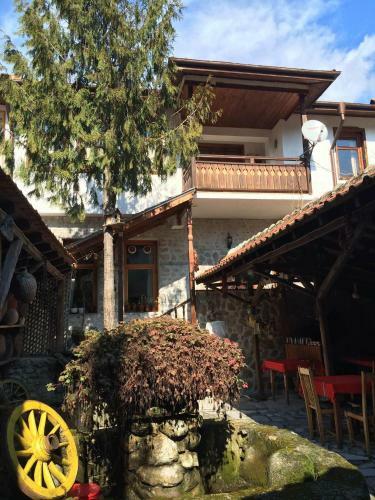 Hotel Rozhenski Han