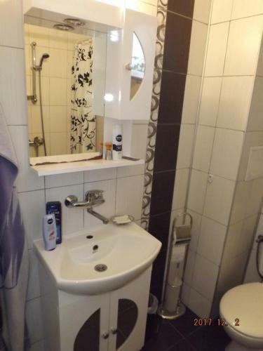 Hostal Faina Guest House