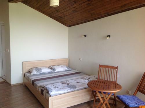 Hostal Faina Guest House