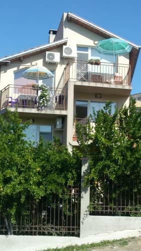 Hostal Faina Guest House