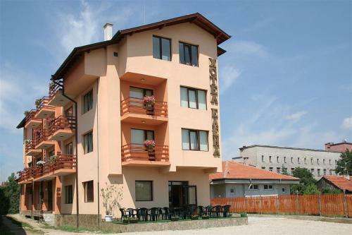 Family Hotel Elena