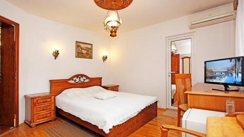 Family Hotel Varosha 2003