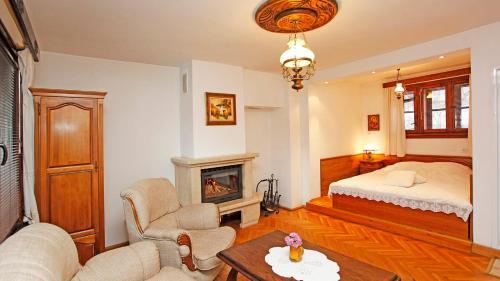 Family Hotel Varosha 2003