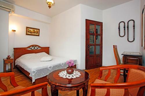 Family Hotel Varosha 2003
