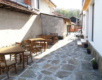 Hostal De-yan Guest House