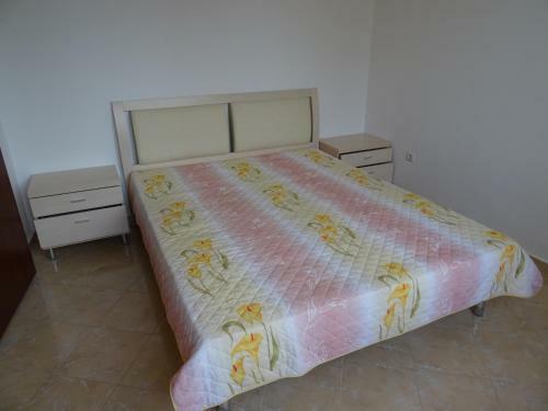 Coliseum Apartment