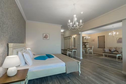 Sunny Castle Hotel
