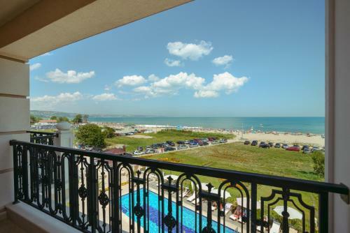 Sunny Castle Hotel
