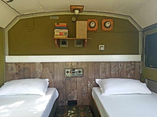 Bed & Breakfast Cob Camp