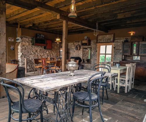 Bed & Breakfast Cob Camp