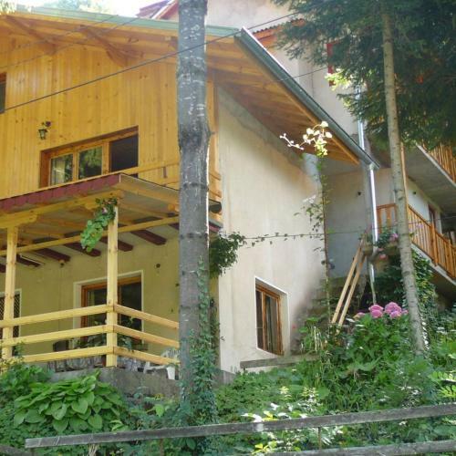 Hostal Mountain Sun Guest House
