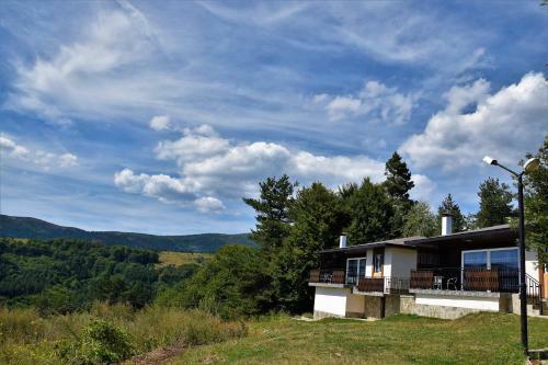Hostal Guest House Tri Buki