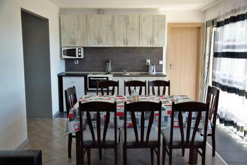 Hostal Guest House Tri Buki