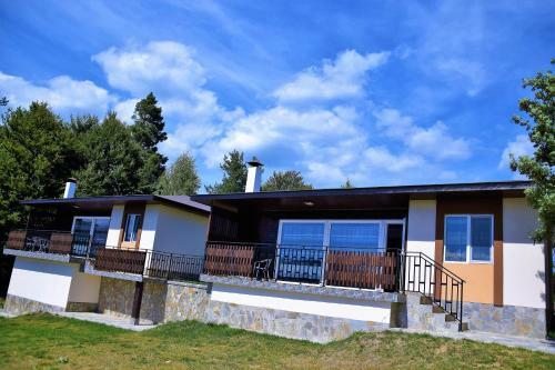 Hostal Guest House Tri Buki