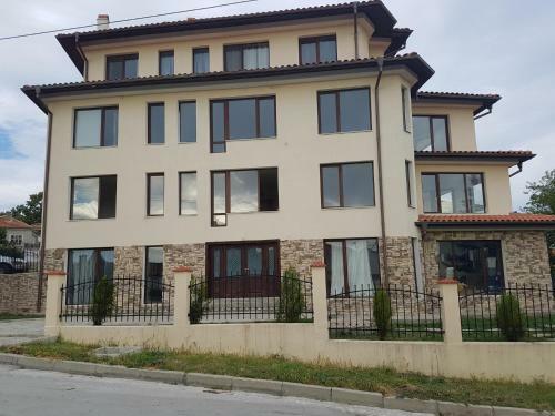 Apartments Stefanov In Byala