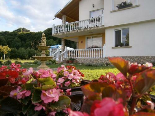 Hostal Guest House Debrina