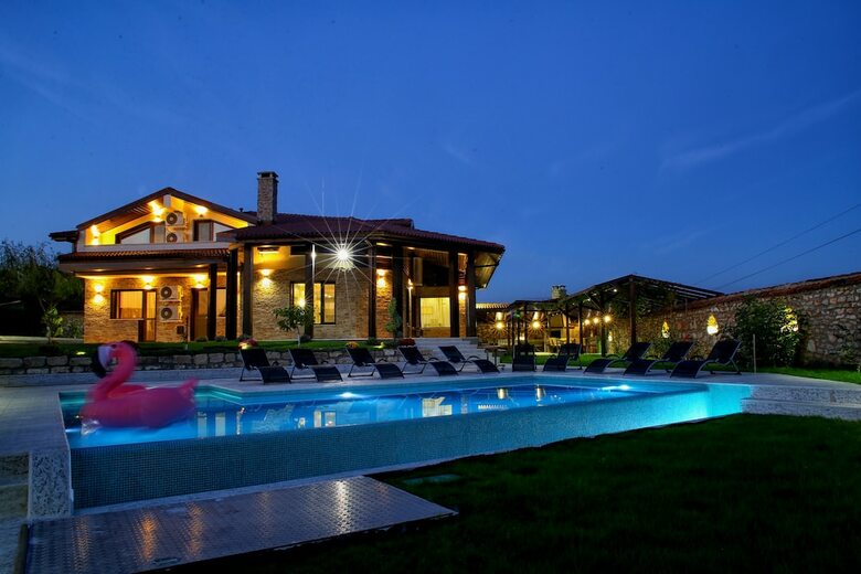 Heaven Hills Villa