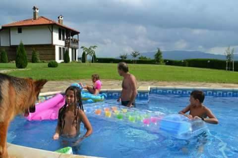 Hostal Vila Nikolina Guesthouse