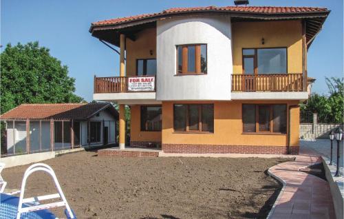 Three-bedroom Holiday Home In Obrochishte