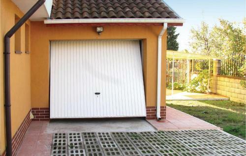 Three-bedroom Holiday Home In Obrochishte