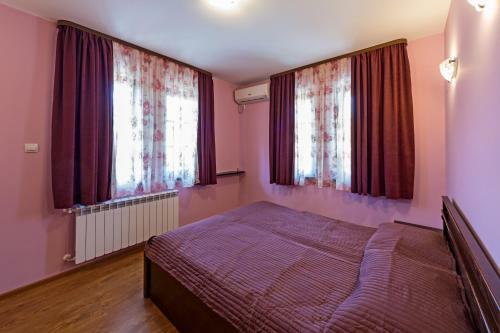 Hostal Complex Rayuvski Han